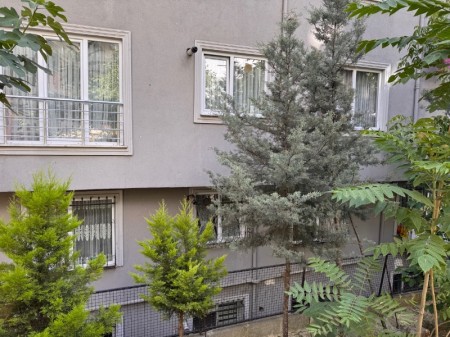 Yeşilpınar'da 2+1 Asansörlü 1.Kat 75 m² Balkonlu Satılık Daire