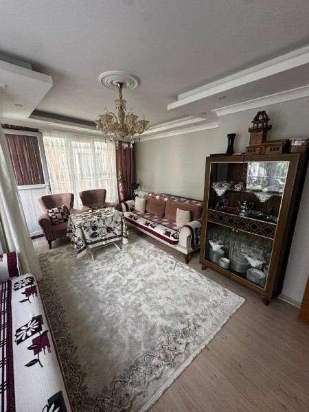 Yeşilpınar'da 2+1 Asansörlü 1.Kat 75 m² Balkonlu Satılık Daire
