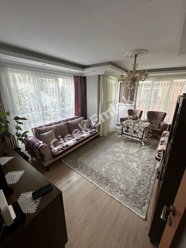 Yeşilpınar'da 2+1 Asansörlü 1.Kat 75 m² Balkonlu Satılık Daire