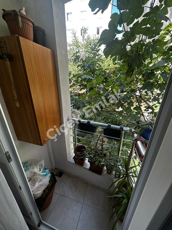 Yeşilpınar'da 2+1 Asansörlü 1.Kat 75 m² Balkonlu Satılık Daire