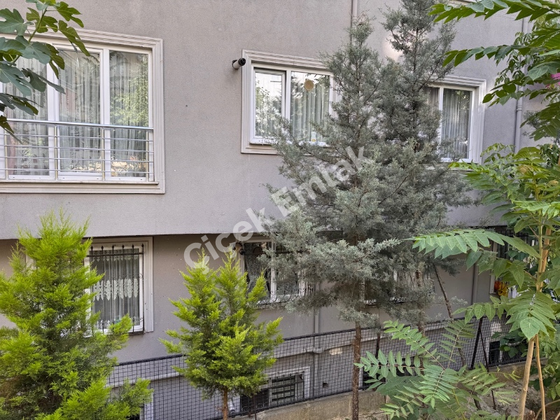 Yeşilpınar'da 2+1 Asansörlü 1.Kat 75 m² Balkonlu Satılık Daire