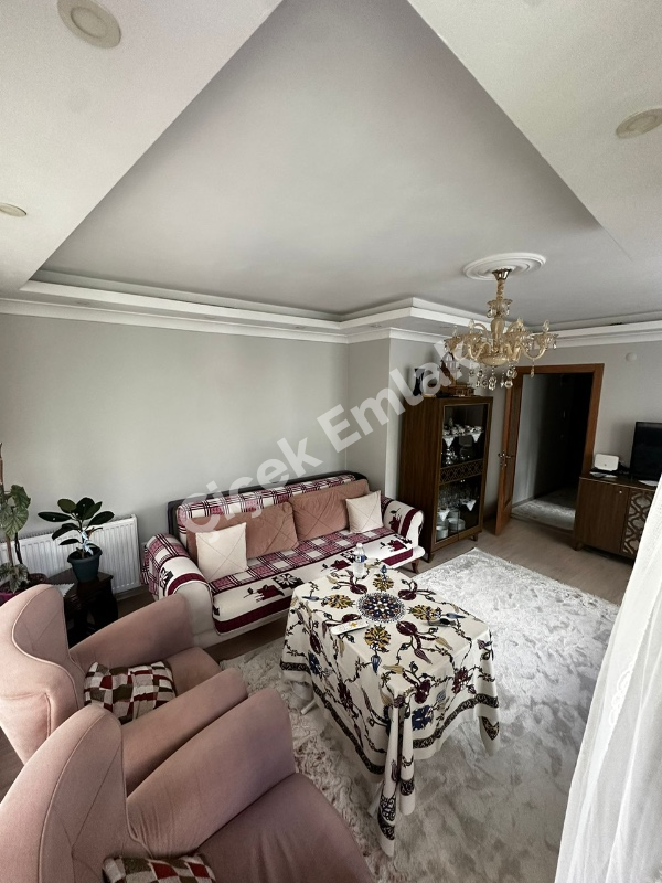 Yeşilpınar'da 2+1 Asansörlü 1.Kat 75 m² Balkonlu Satılık Daire