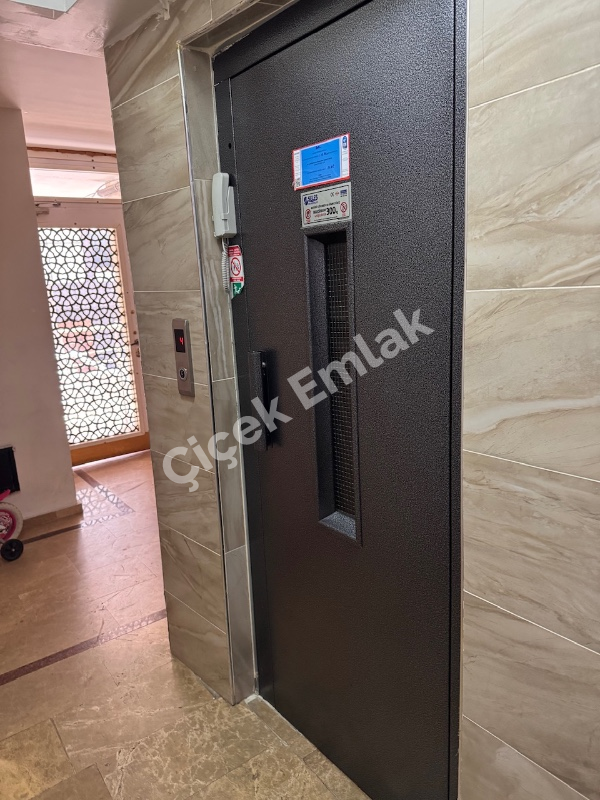 Yeşilpınar'da 2+1 Asansörlü 1.Kat 75 m² Balkonlu Satılık Daire