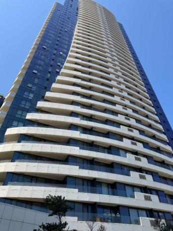 MANZARA ADALAR’DA YÜKSEK KATLARDA SÜPER MANZARA EŞYALI YADA EŞYASIZ SATILIK