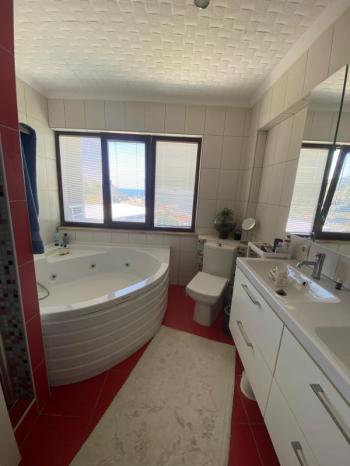 EMLAK HABERCİSİ'NDEN MUDANYA GÜZELYALI'DA PLAJA 100 METRE, MÜSTAKİL TAPULU SATILIK VİLLA