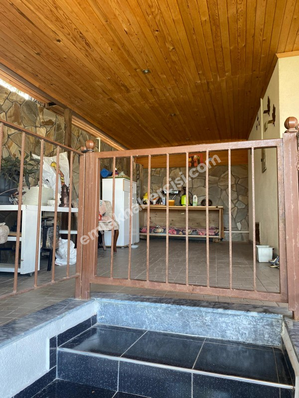 EMLAK HABERCİSİ'NDEN MUDANYA GÜZELYALI'DA PLAJA 100 METRE, MÜSTAKİL TAPULU SATILIK VİLLA