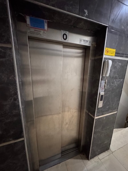 Çırçır’da Metroya Yakın 3+1 Kapalı Otoparklı Geniş Satılık Daire