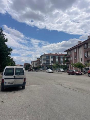 AFYON ÜÇOK EMLAKTAN EŞREFPAŞA MAH SATILIK 2+1 1 KAT LÜX SIFIR AYARINDA DAİRE