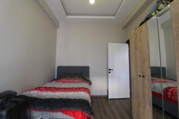 ASLAN'DAN TÖMÜK TE DENİZE 100 M MESAFEDE HAVUZLU 1+1