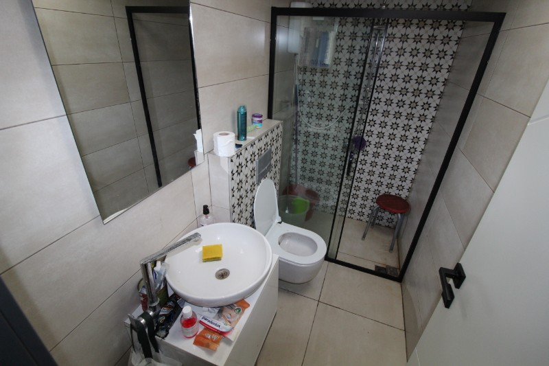 ASLAN'DAN TÖMÜK TE DENİZE 100 M MESAFEDE HAVUZLU 1+1