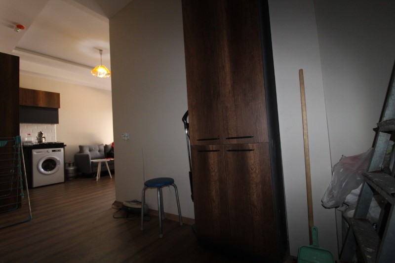 ASLAN'DAN TÖMÜK TE DENİZE 100 M MESAFEDE HAVUZLU 1+1