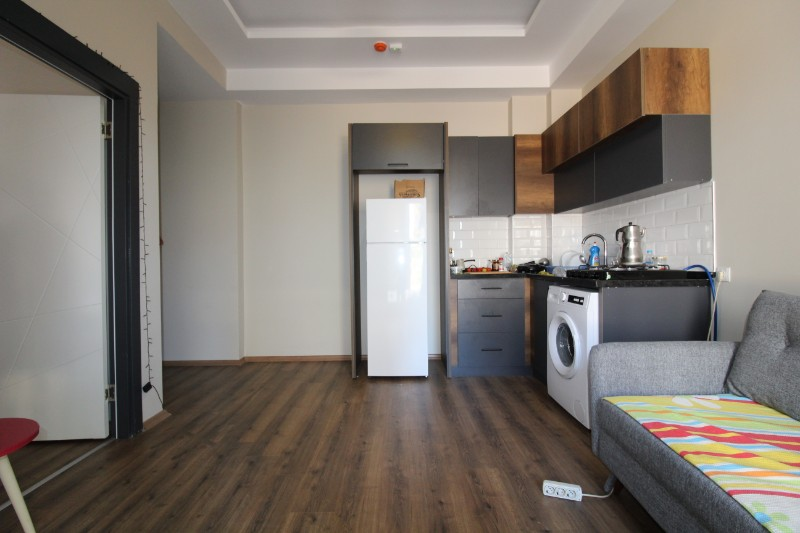 ASLAN'DAN TÖMÜK TE DENİZE 100 M MESAFEDE HAVUZLU 1+1