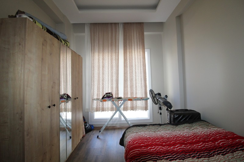 ASLAN'DAN TÖMÜK TE DENİZE 100 M MESAFEDE HAVUZLU 1+1