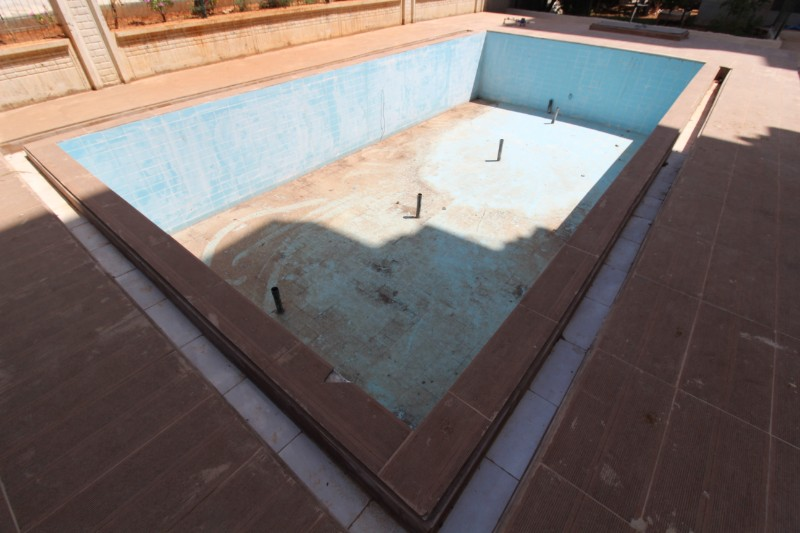 ASLAN'DAN TÖMÜK TE DENİZE 100 M MESAFEDE HAVUZLU 1+1