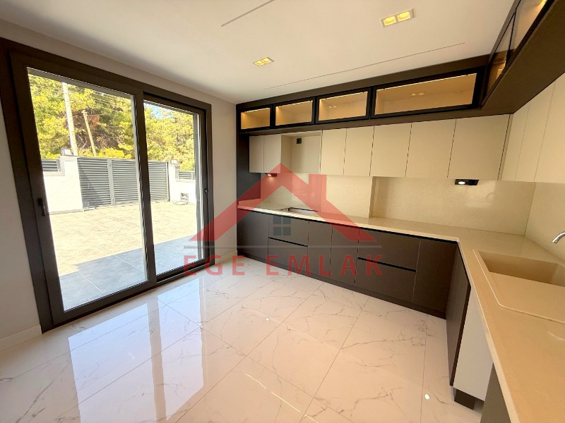 Didim Akbük'te Satılık Tam Müstakil Villa