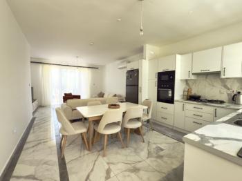 Girne Esentepe'de Yenilenmiş, Yatırıma Uygun Satılık  2+1 Daire        