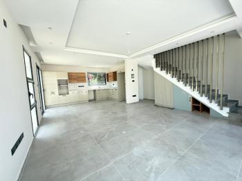Girne Merkez, Doğanköy’de Satılık 3+1 İkiz Villa – Modern Tasarım, Sakin Konum 