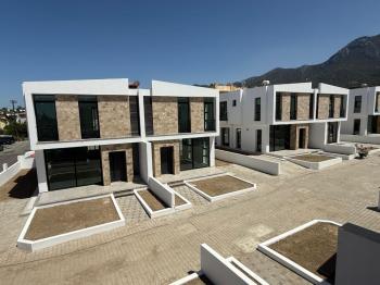 Girne Merkez, Doğanköy’de Satılık 3+1 İkiz Villa – Modern Tasarım, Sakin Konum 