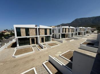 Girne Merkez, Doğanköy’de Satılık 3+1 İkiz Villa – Modern Tasarım, Sakin Konum 