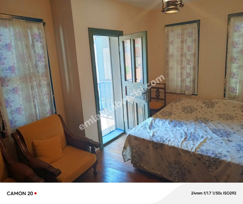 EMLAK HABERCİSİ 'NDEN MUDANYA KUMYAKA MERKEZDE SATILIK MÜSTAKİL TAPULU 3 KATLI BETONERMA OTEL BİNASI