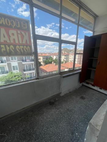 AFYON ÜÇOK EMLAKTAN DERVİŞPAŞA MAH KİRALIK 2+1 TEMİZ DAİRE