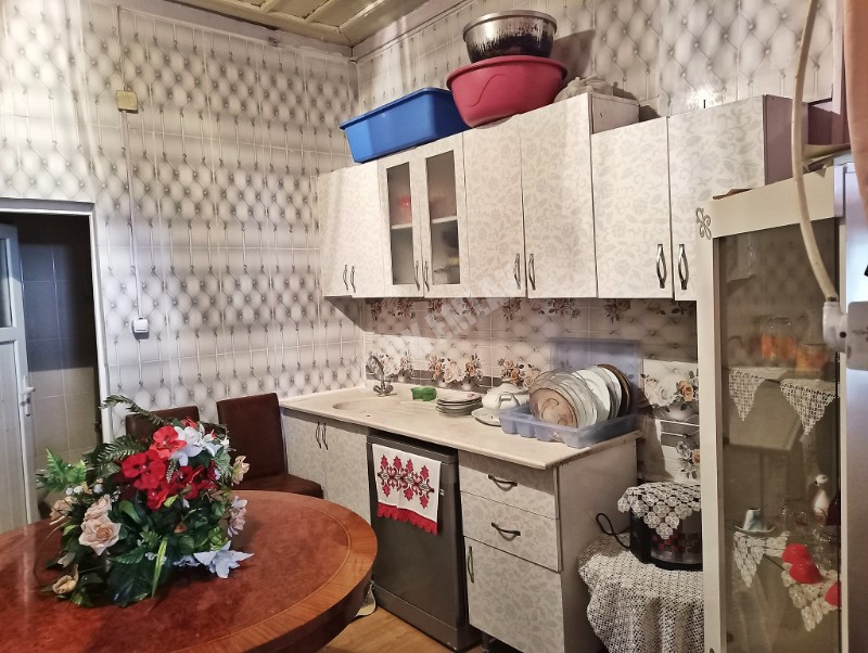 AFYON ÜÇOK EMLAKTAN AKMESCİT MAH SATILIK 7+3 3 KATLI DOĞALGAZLI KONAK