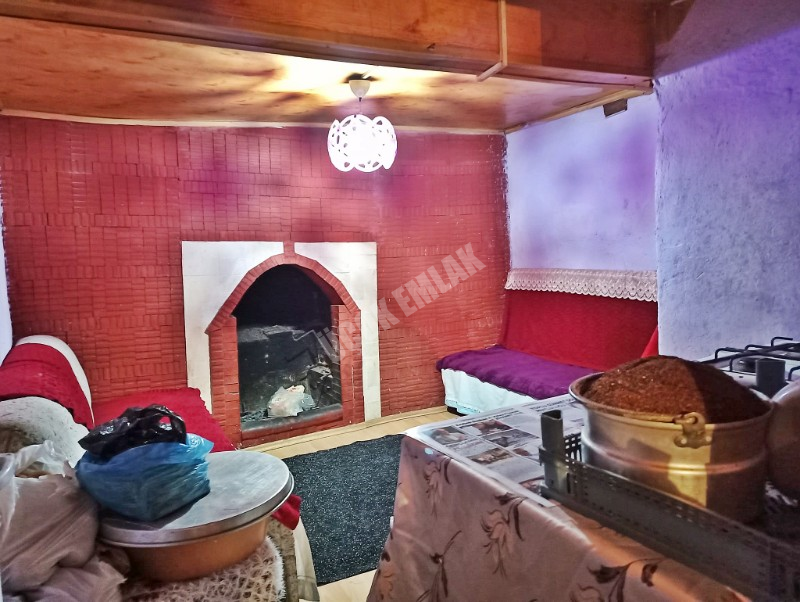 AFYON ÜÇOK EMLAKTAN AKMESCİT MAH SATILIK 7+3 3 KATLI DOĞALGAZLI KONAK