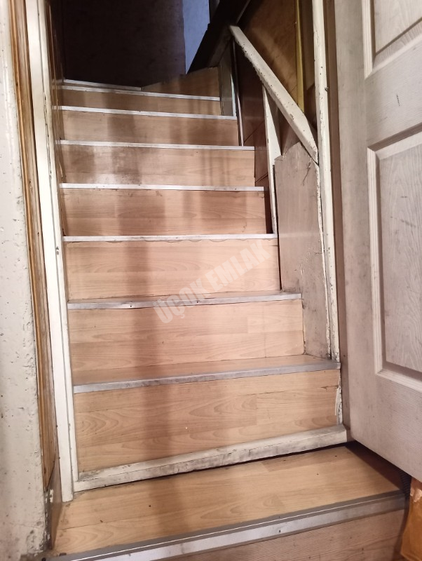 AFYON ÜÇOK EMLAKTAN AKMESCİT MAH SATILIK 7+3 3 KATLI DOĞALGAZLI KONAK