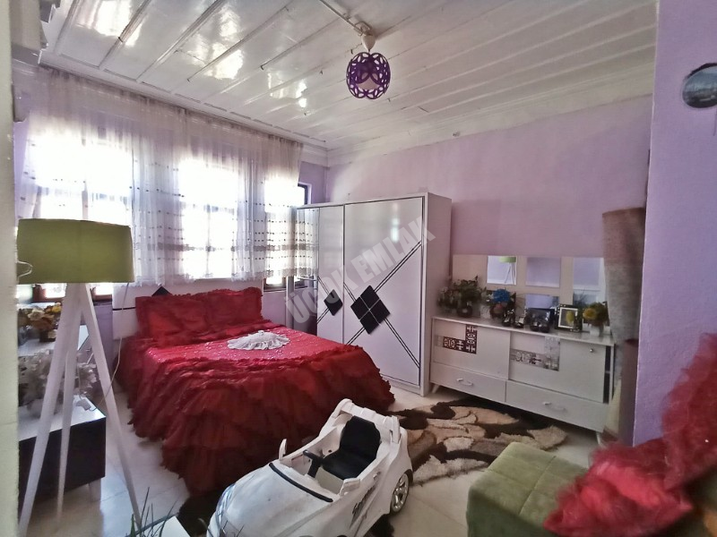 AFYON ÜÇOK EMLAKTAN AKMESCİT MAH SATILIK 7+3 3 KATLI DOĞALGAZLI KONAK
