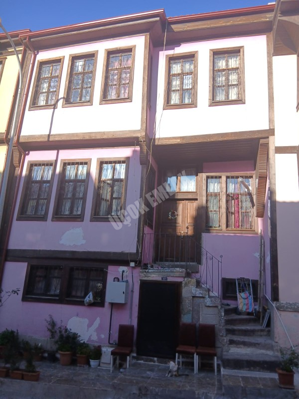 AFYON ÜÇOK EMLAKTAN AKMESCİT MAH SATILIK 7+3 3 KATLI DOĞALGAZLI KONAK