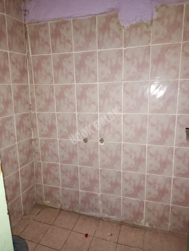 AFYON ÜÇOK EMLAKTAN AKMESCİT MAH SATILIK 7+3 3 KATLI DOĞALGAZLI KONAK