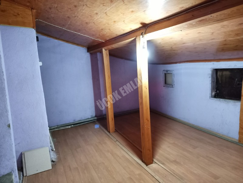 AFYON ÜÇOK EMLAKTAN AKMESCİT MAH SATILIK 7+3 3 KATLI DOĞALGAZLI KONAK