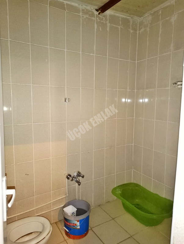 AFYON ÜÇOK EMLAKTAN AKMESCİT MAH SATILIK 7+3 3 KATLI DOĞALGAZLI KONAK