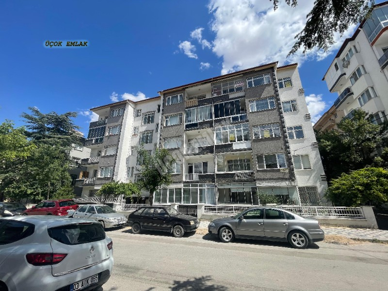 AFYON ÜÇOK EMLAKTAN DERVİŞPAŞA MAH KİRALIK 2+1 TEMİZ DAİRE