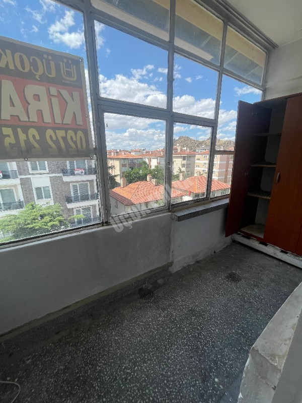 AFYON ÜÇOK EMLAKTAN DERVİŞPAŞA MAH KİRALIK 2+1 TEMİZ DAİRE