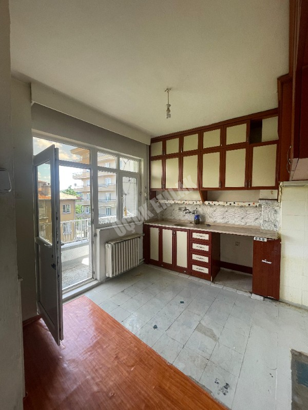 AFYON ÜÇOK EMLAKTAN DERVİŞPAŞA MAH KİRALIK 2+1 TEMİZ DAİRE