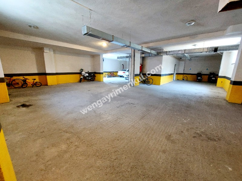EYÜPSULTAN BUTİK SİTE'DE AÇIK-KAPALI OTOPARKLI SPOR SALONLU 2+1