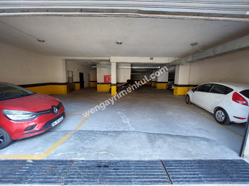 EYÜPSULTAN BUTİK SİTE'DE AÇIK-KAPALI OTOPARKLI SPOR SALONLU 2+1