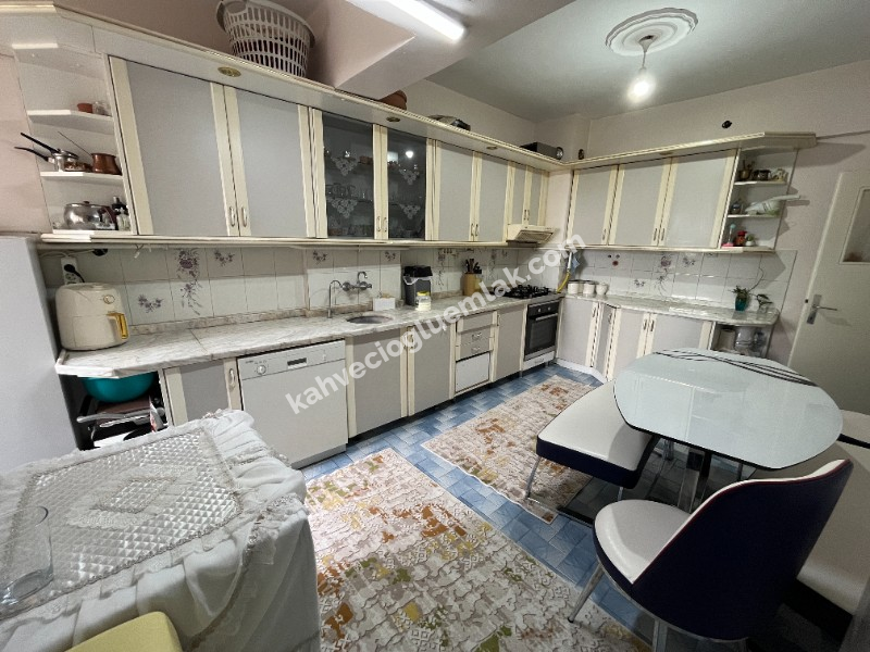 KAHVECİOĞLU EMLAK'DAN YENİŞEHİR SATILIK DAİRE