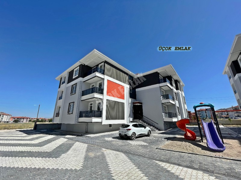 AFYON ÜÇOK EMLAKTAN KANLICA MAH SATILIK 3+1 SIFIR LÜX 1 KAT DAİRE