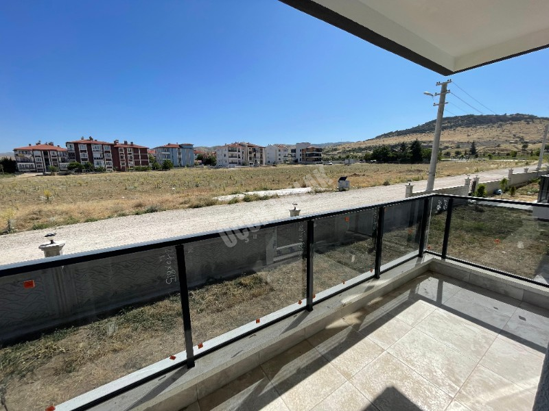 AFYON ÜÇOK EMLAKTAN KANLICA MAH SATILIK 3+1 SIFIR LÜX 1 KAT DAİRE