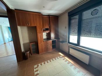 FENERYOLU’NDA MÜKEMMEL KONUMDA KİRALIK EBV. BANYOLU 3+1