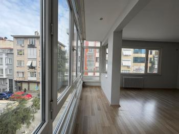 Yoğurtçu Parkına Yakın, Bakımlı, Aydınlık, Köşe Konumda Kiralık 2+1