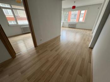 Yoğurtçu Parkına Yakın, Bakımlı, Aydınlık, Köşe Konumda Kiralık 2+1