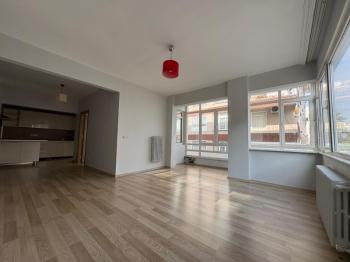 Yoğurtçu Parkına Yakın, Bakımlı, Aydınlık, Köşe Konumda Kiralık 2+1