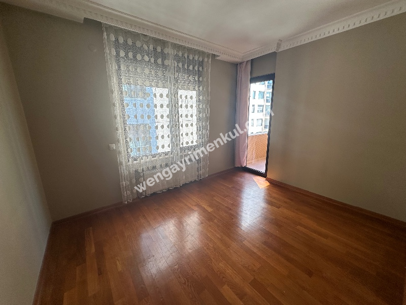 FENERYOLU’NDA MÜKEMMEL KONUMDA KİRALIK EBV. BANYOLU 3+1