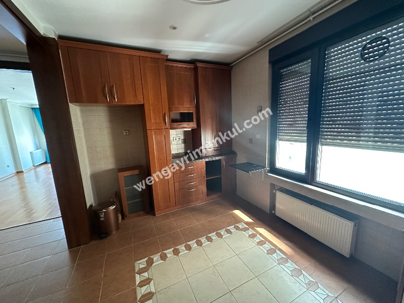 FENERYOLU’NDA MÜKEMMEL KONUMDA KİRALIK EBV. BANYOLU 3+1