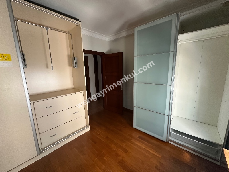 FENERYOLU’NDA MÜKEMMEL KONUMDA KİRALIK EBV. BANYOLU 3+1