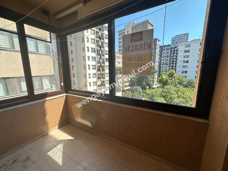 FENERYOLU’NDA MÜKEMMEL KONUMDA KİRALIK EBV. BANYOLU 3+1