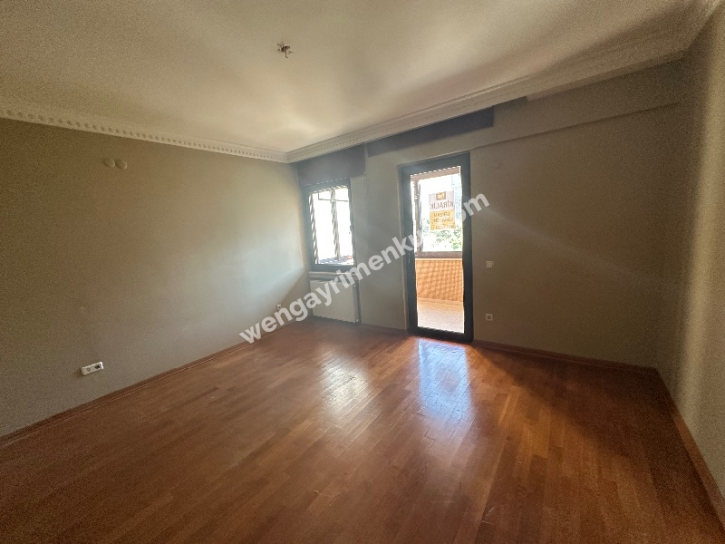 FENERYOLU’NDA MÜKEMMEL KONUMDA KİRALIK EBV. BANYOLU 3+1